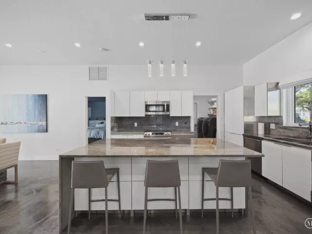 Продажа дома по адресу 930 NW 4th Court - фото 8895178