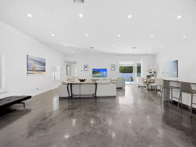 Продажа дома по адресу 930 NW 4th Court - фото 8895182