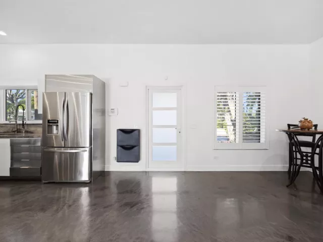 Продажа дома по адресу 930 NW 4th Court - фото 8895168