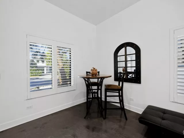 Продажа дома по адресу 930 NW 4th Court - фото 8895169