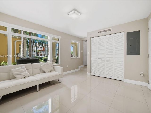 Дом в аренду по адресу 2729 NE 184th Ln 2729 - фото 7476339