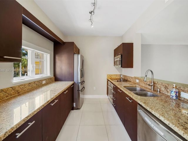 Дом в аренду по адресу 2729 NE 184th Ln 2729 - фото 7476344