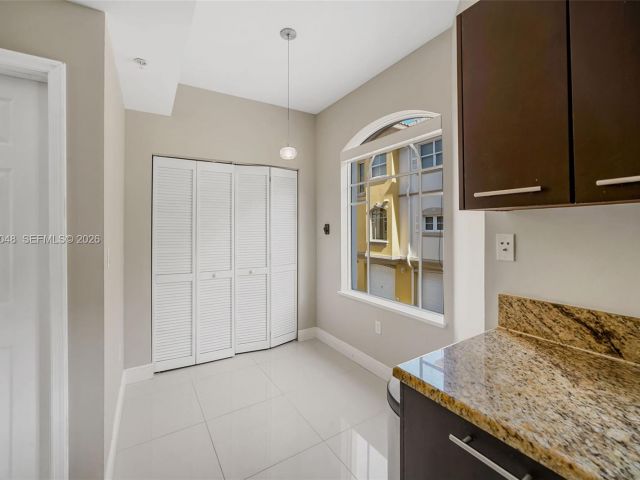 Дом в аренду по адресу 2729 NE 184th Ln 2729 - фото 7476346