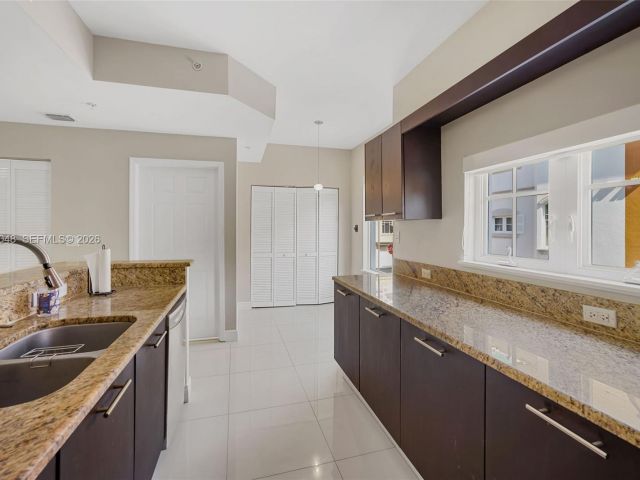 Дом в аренду по адресу 2729 NE 184th Ln 2729 - фото 7476348