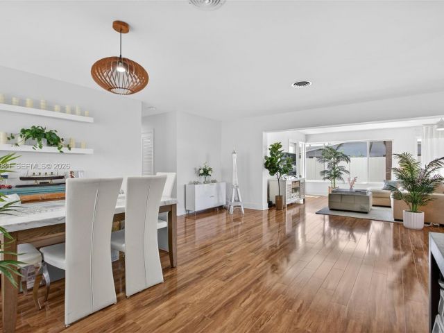 Продажа дома по адресу 2136 NE 56th Pl - фото 7481889