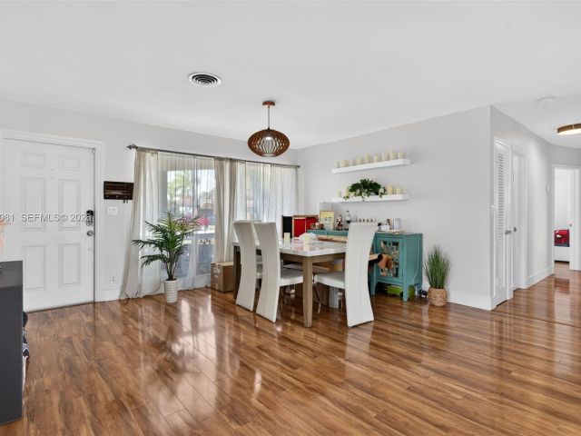 Продажа дома по адресу 2136 NE 56th Pl - фото 7481890