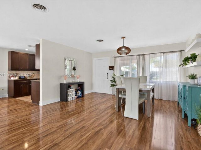 Продажа дома по адресу 2136 NE 56th Pl - фото 7481891