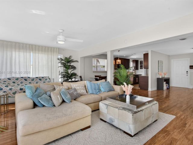 Продажа дома по адресу 2136 NE 56th Pl - фото 7481892