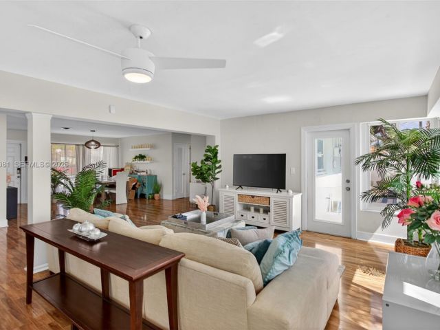 Продажа дома по адресу 2136 NE 56th Pl - фото 7481894