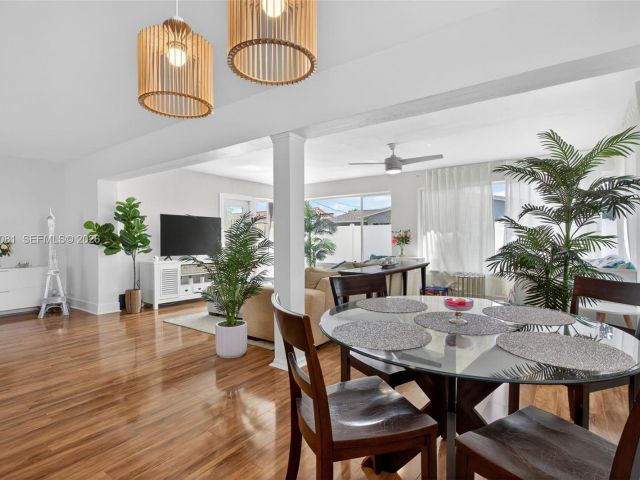 Продажа дома по адресу 2136 NE 56th Pl - фото 7481895