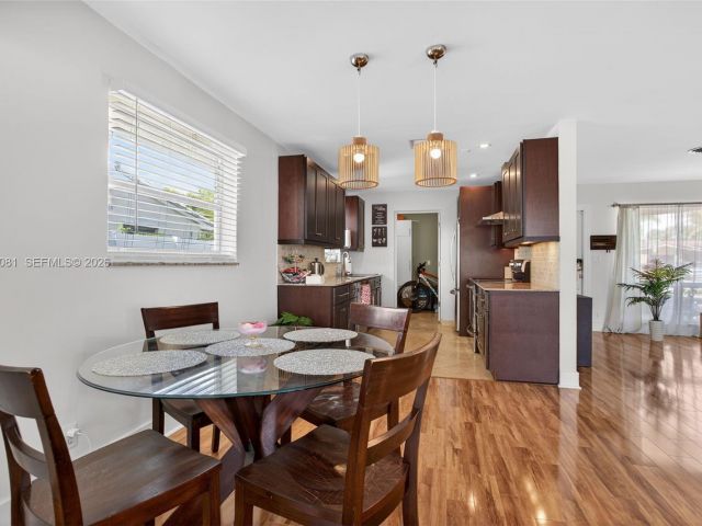 Продажа дома по адресу 2136 NE 56th Pl - фото 7481896