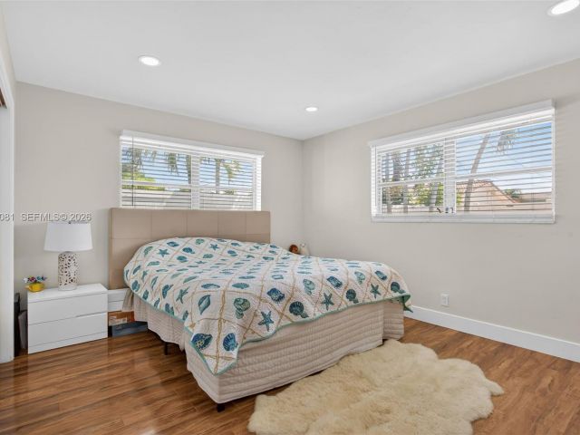 Продажа дома по адресу 2136 NE 56th Pl - фото 7481902