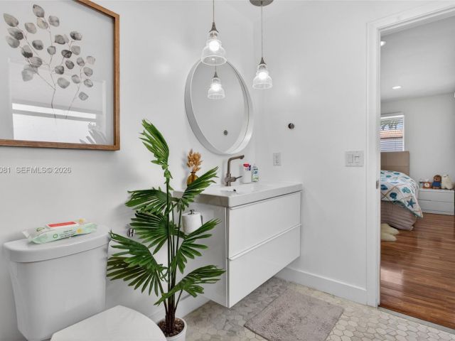 Продажа дома по адресу 2136 NE 56th Pl - фото 7481904