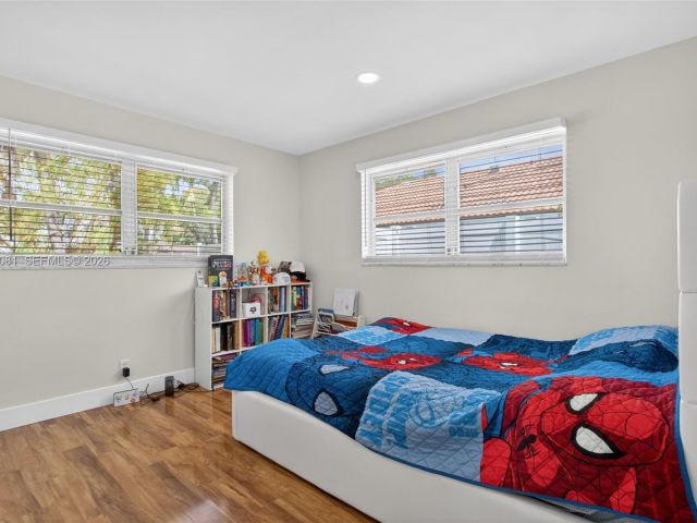 Продажа дома по адресу 2136 NE 56th Pl - фото 7481905