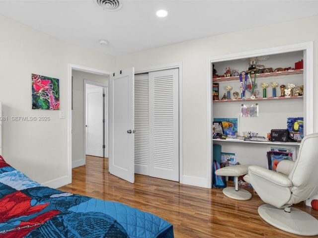 Продажа дома по адресу 2136 NE 56th Pl - фото 7481906