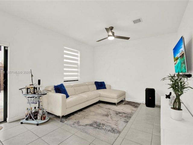 Продажа дома по адресу 23461 SW 129th Pl 23461 - фото 7458998