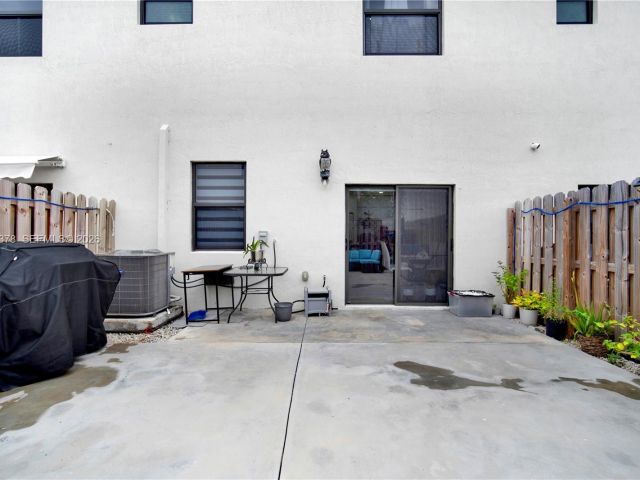 Продажа дома по адресу 23461 SW 129th Pl 23461 - фото 7459005