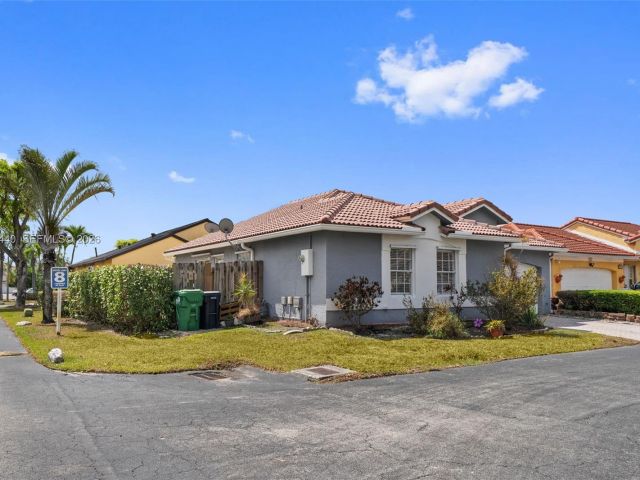 Продажа дома по адресу 8050 SW 157th Pl - фото 7532295