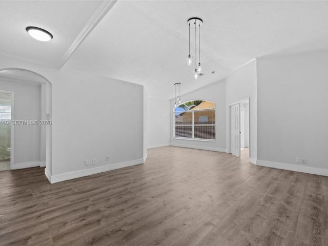 Продажа дома по адресу 8050 SW 157th Pl - фото 7532296