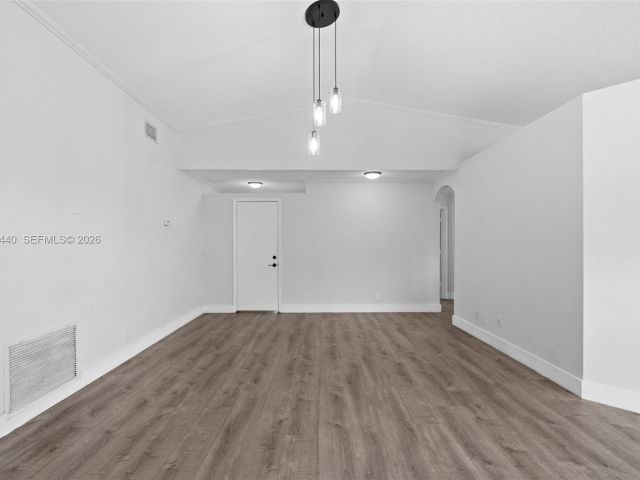 Продажа дома по адресу 8050 SW 157th Pl - фото 7532298