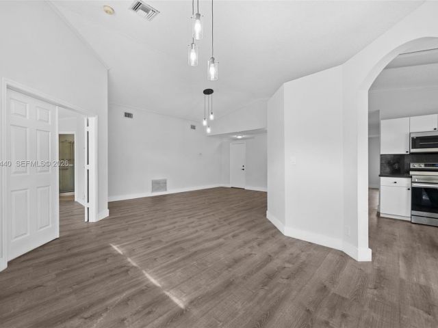 Продажа дома по адресу 8050 SW 157th Pl - фото 7532299