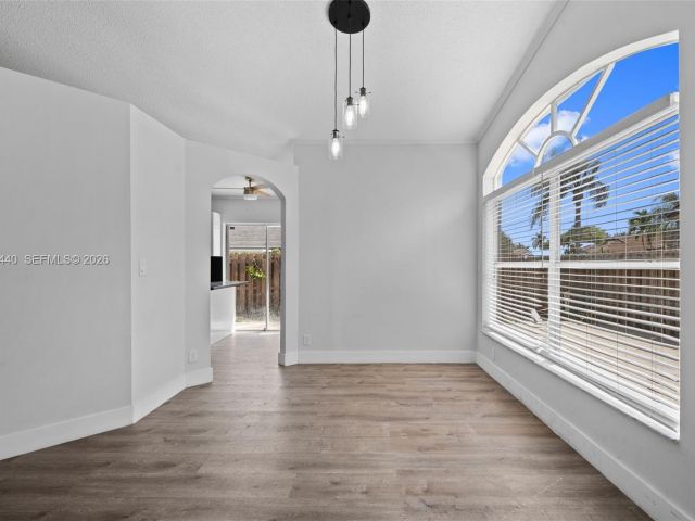 Продажа дома по адресу 8050 SW 157th Pl - фото 7532300