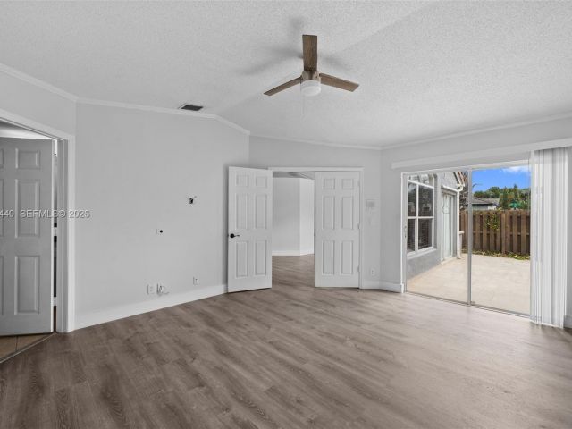 Продажа дома по адресу 8050 SW 157th Pl - фото 7532302