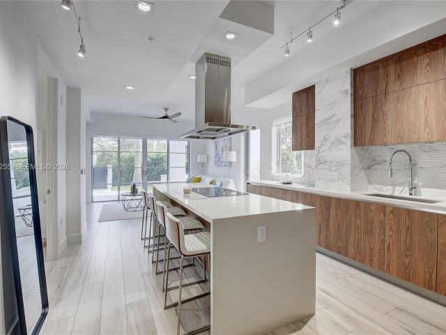 Дом в аренду по адресу 155 E Boca Raton Rd TH1 - фото 7453221