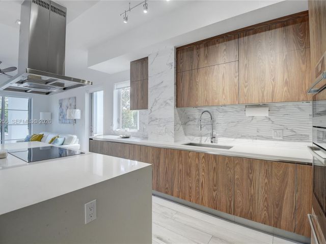 Дом в аренду по адресу 155 E Boca Raton Rd TH1 - фото 7453226