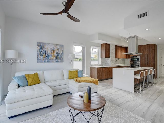 Дом в аренду по адресу 155 E Boca Raton Rd TH1 - фото 7453227