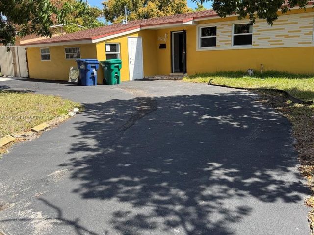 Дом в аренду по адресу 18811 NW 24th Ave 0 - фото 7479853