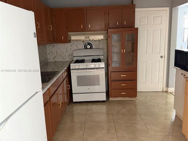 Дом в аренду по адресу 18811 NW 24th Ave 0 - фото 7479857