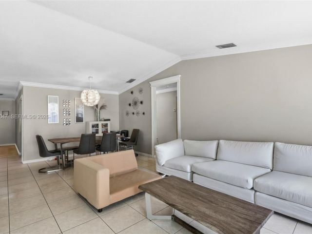 Продажа дома по адресу 12633 SW 224th St - фото 7466295