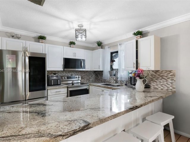 Продажа дома по адресу 12633 SW 224th St - фото 7466298