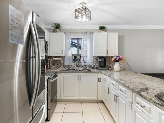 Продажа дома по адресу 12633 SW 224th St - фото 7466299