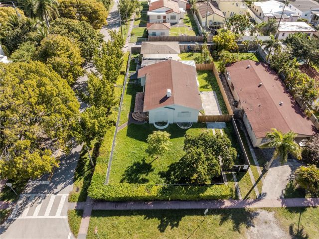 Продажа дома по адресу 1255 Lenox Ave - фото 7468435