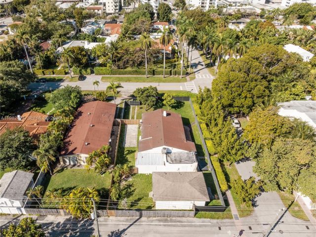 Продажа дома по адресу 1255 Lenox Ave - фото 7468437