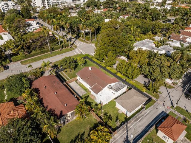 Продажа дома по адресу 1255 Lenox Ave - фото 7468438