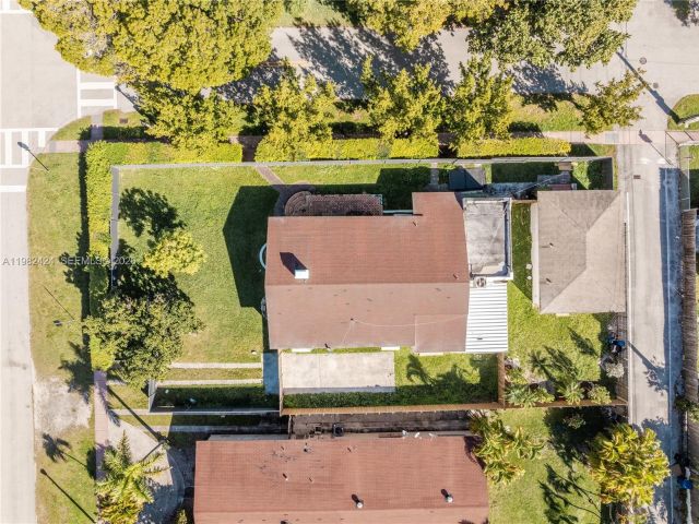 Продажа дома по адресу 1255 Lenox Ave - фото 7468439