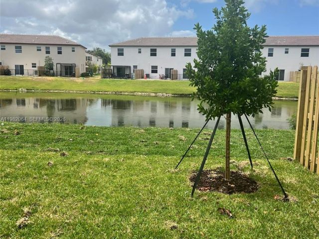 Дом в аренду по адресу 12560 NW 22nd Pl - фото 7466270