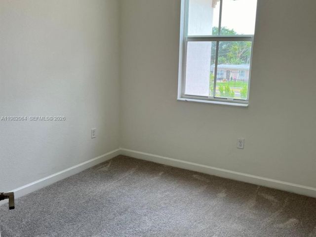 Дом в аренду по адресу 12560 NW 22nd Pl - фото 7466274