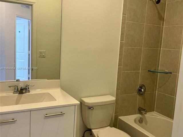 Дом в аренду по адресу 12560 NW 22nd Pl - фото 7466280