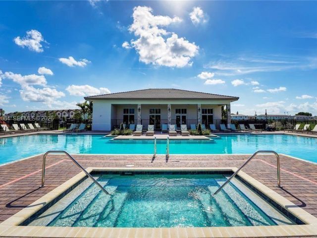 Дом в аренду по адресу 12560 NW 22nd Pl - фото 7466286