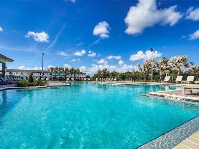 Дом в аренду по адресу 12560 NW 22nd Pl - фото 7466289