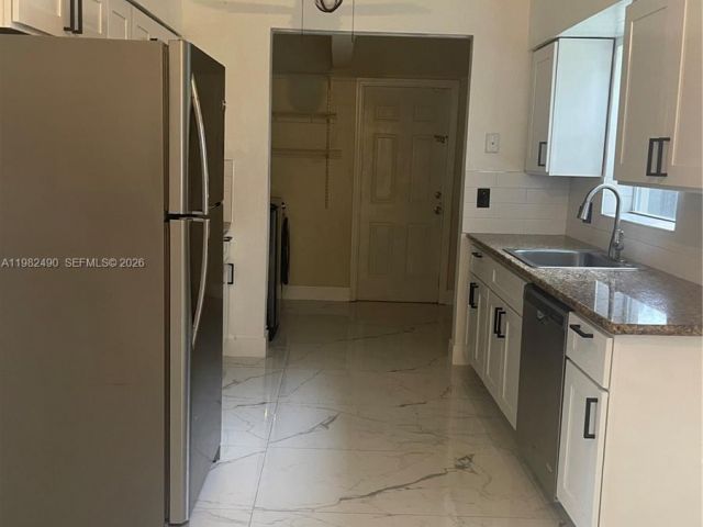 Дом в аренду по адресу 881 NE 156 TER. - фото 7480782