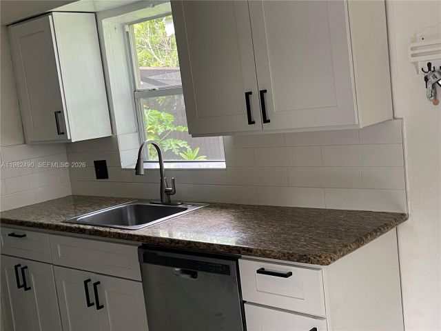 Дом в аренду по адресу 881 NE 156 TER. - фото 7480784