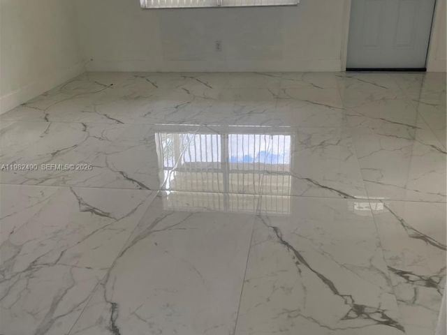 Дом в аренду по адресу 881 NE 156 TER. - фото 7480786