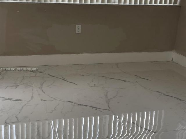 Дом в аренду по адресу 881 NE 156 TER. - фото 7480787