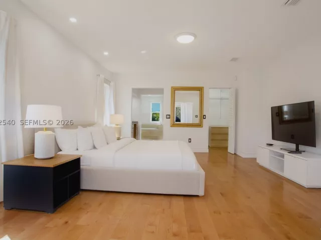 Продажа дома по адресу 100 SW 26th Rd - фото 9133609