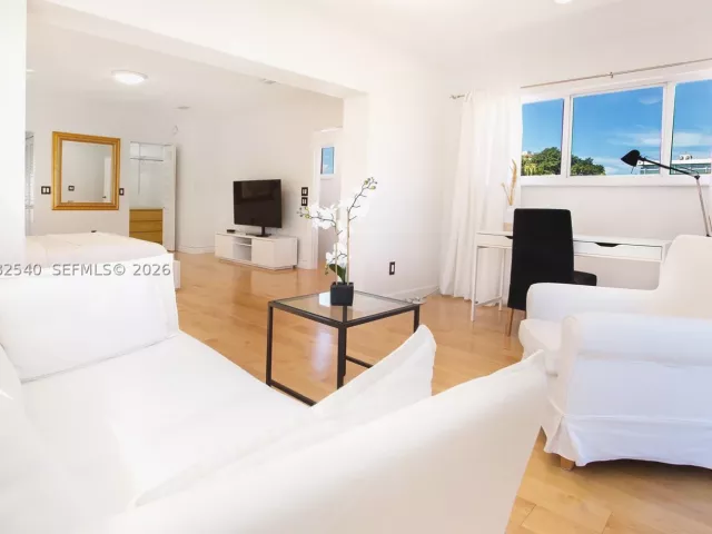 Продажа дома по адресу 100 SW 26th Rd - фото 9133610